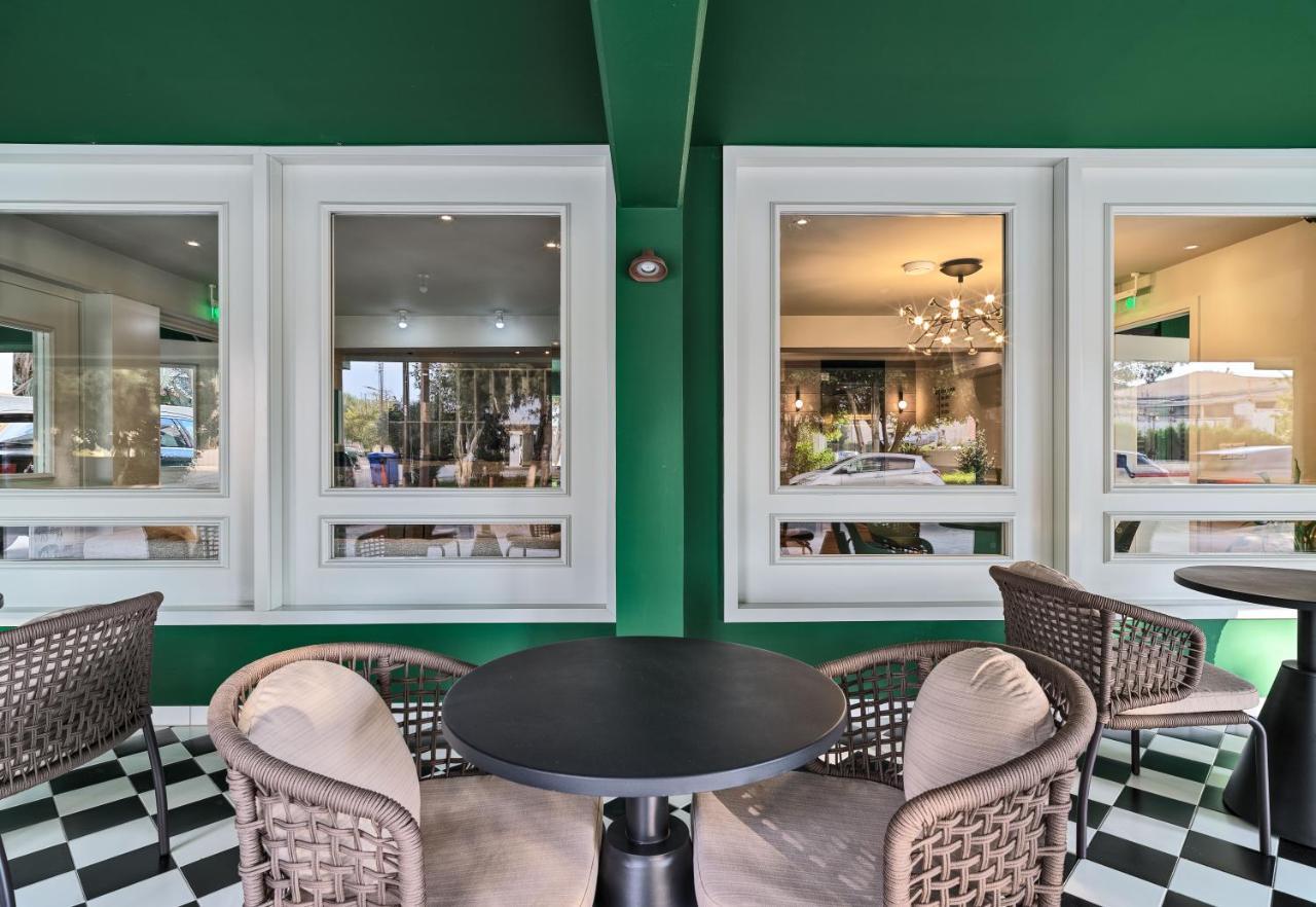 Liv The City Suites Adults Only Larnaca Exterior foto